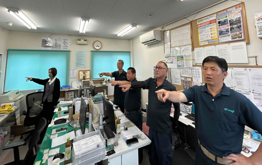 安全会議の開始前には、全員で事故防止活動スローガンを唱和し、安全確認の徹底を呼び掛けました。